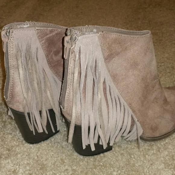 🌺Women’s Tan Fringe Bootie, Sz 6.5 - Picture 3 of 3